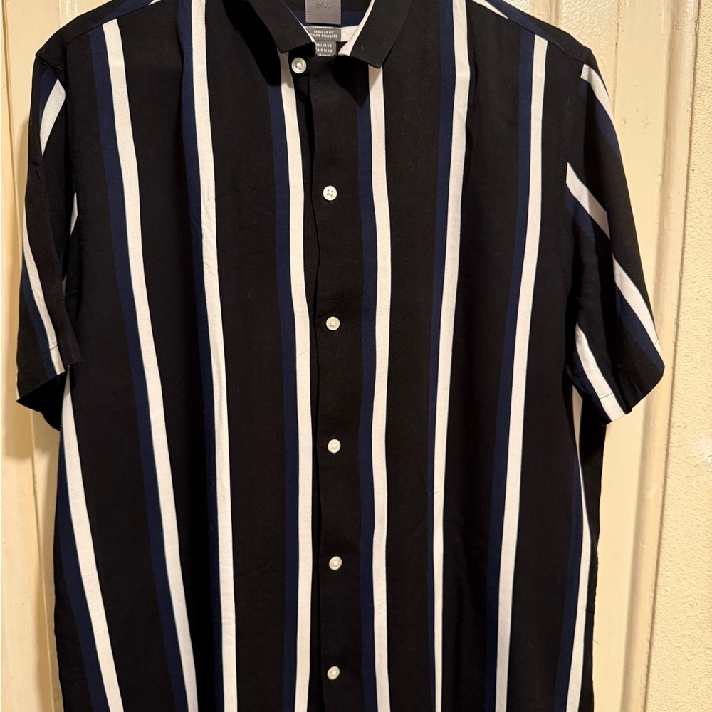 H&M Men's Black and White Striped Shirt